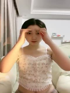超清纯校花--夏天的夏,颜值、身材让人看了直流口水,声音温柔听她聊天就是心情舒畅,揉奶露毛真好看!1