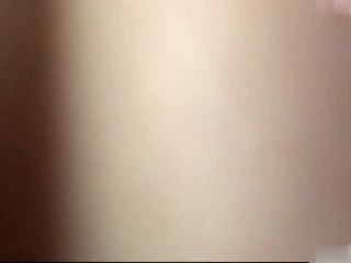 风骚人妻趁老公出差陌陌约炮偷情,被操的满脸通红
